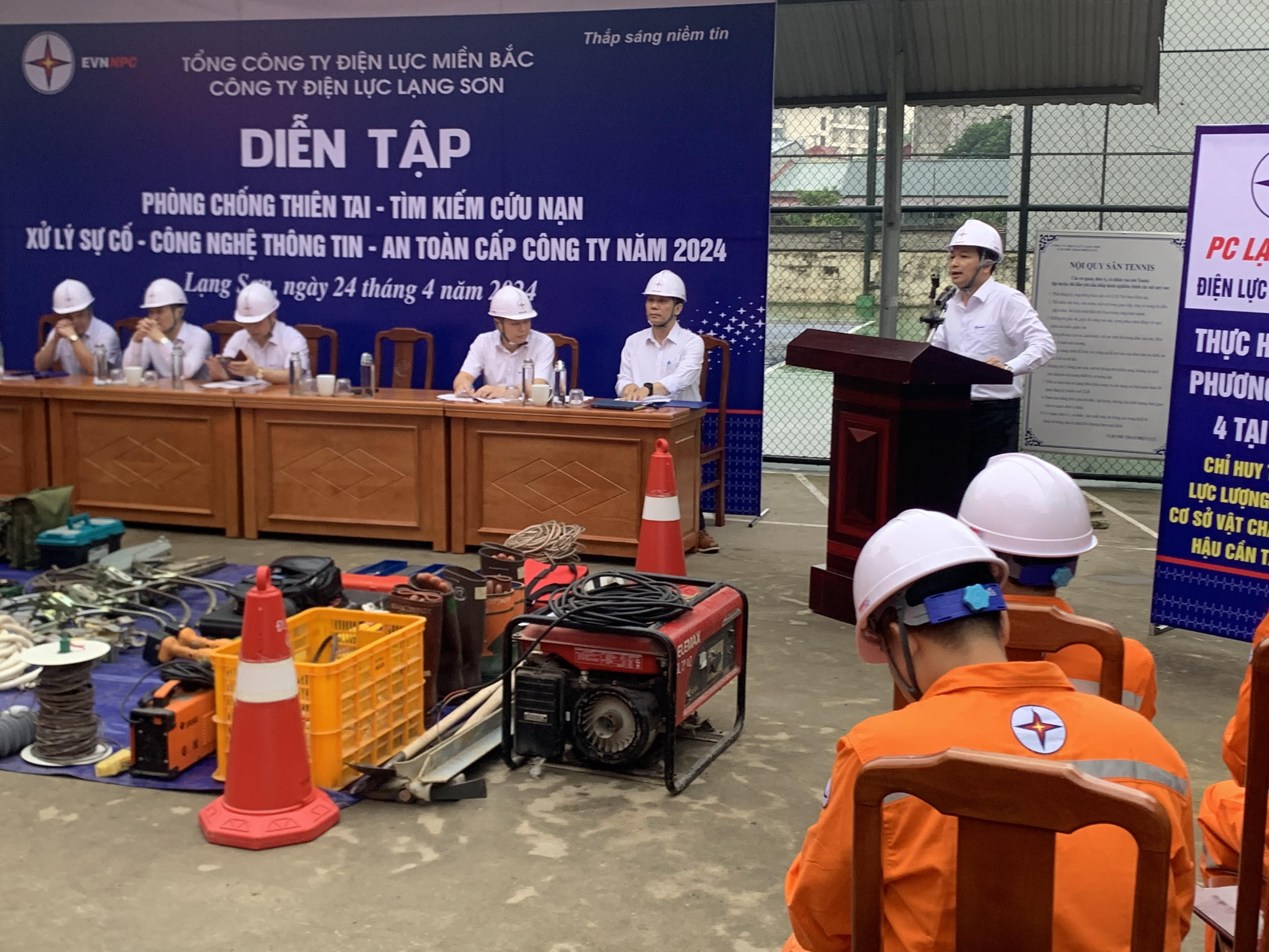  Xí nghiệp Dịch vụ Điện lực Lạng Sơn diễn tập PCTT & TKCN - Xử lý sự cố năm 2024